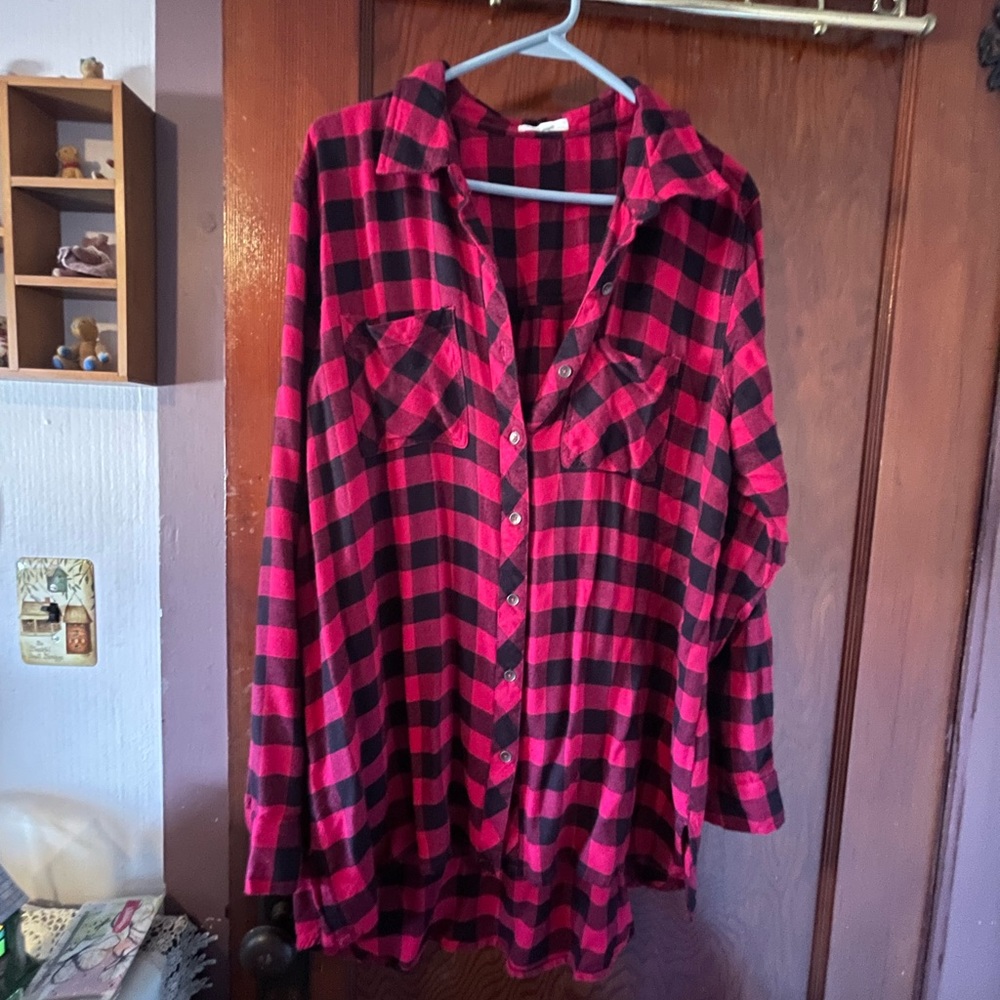 Super soft Maurices plaid button up shirt